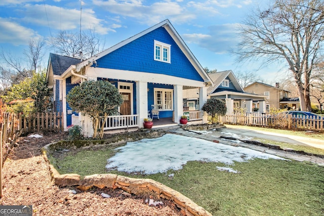 view of front of home featuring a porch and a front lawn