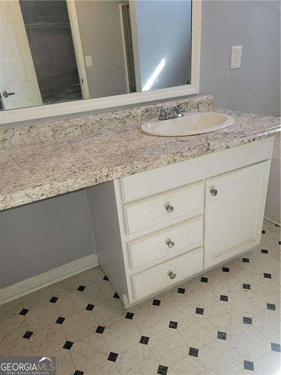 bathroom with vanity