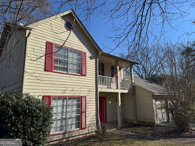 view of front of house featuring a balcony