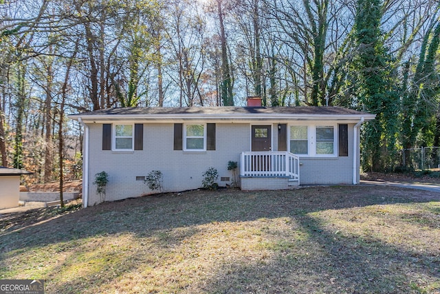 single story home featuring a front lawn