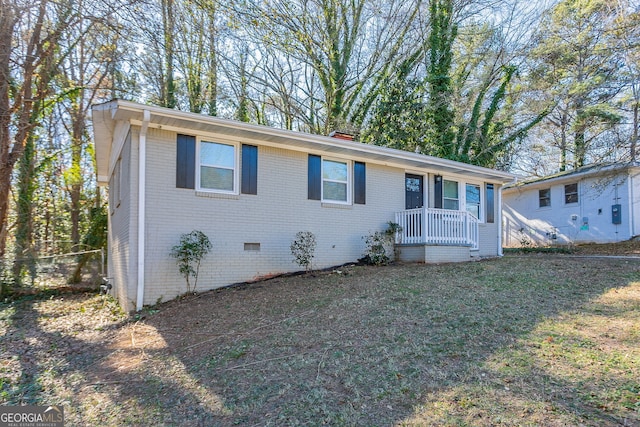 view of front of property with a front yard