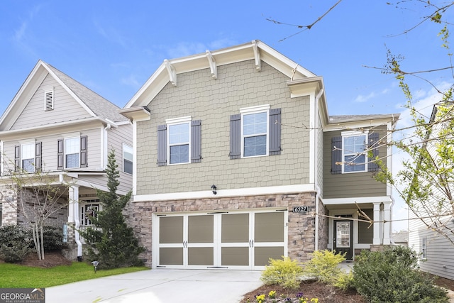 view of front facade featuring a garage