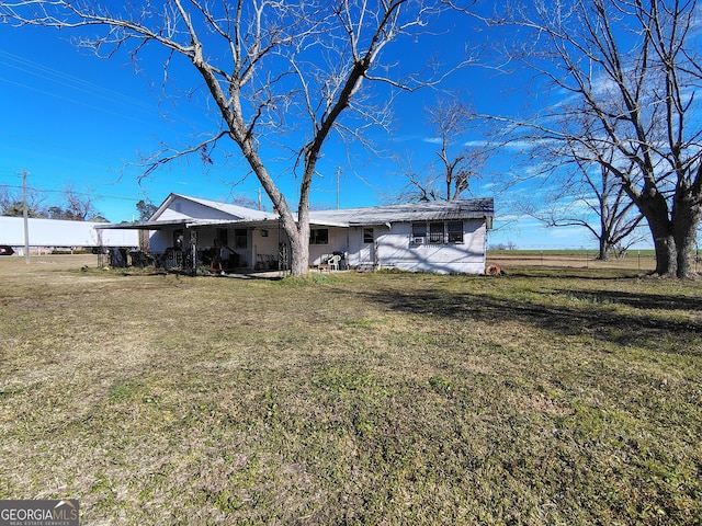 back of house featuring a yard