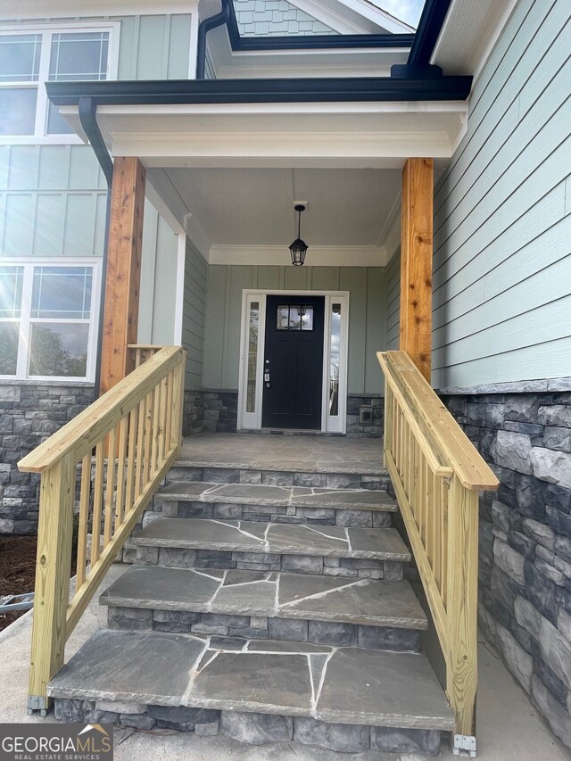 entrance to property featuring a porch