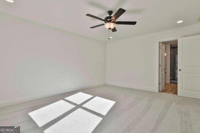 carpeted empty room featuring ceiling fan