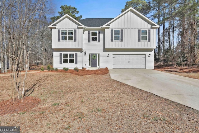 view of front of property featuring a garage