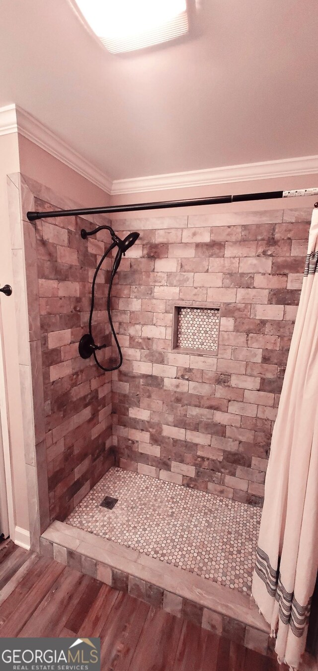 1030 Lake Haynes Dr NE, Conyers, GA 30012 - bathroom featuring wood finished floors, tiled shower, and ornamental molding