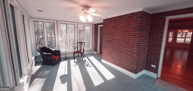 sunroom with ceiling fan