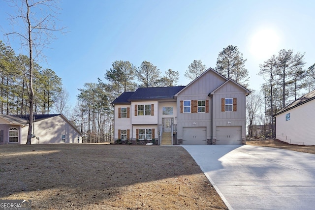 view of front facade with a garage