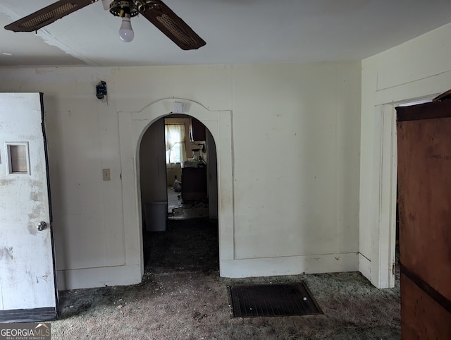 unfurnished room featuring ceiling fan