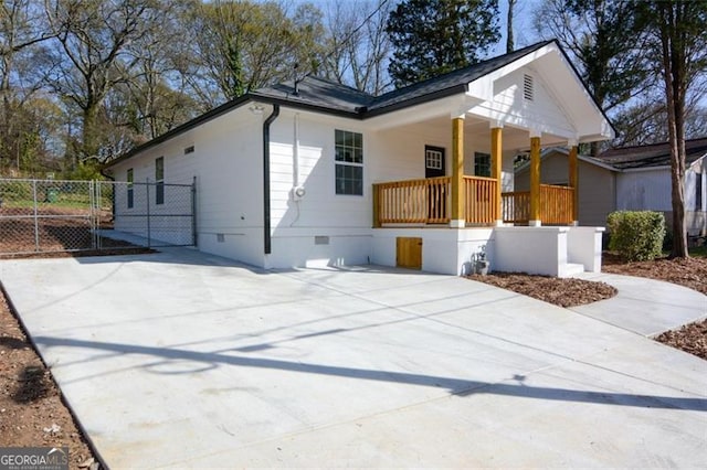 view of front of property with a porch