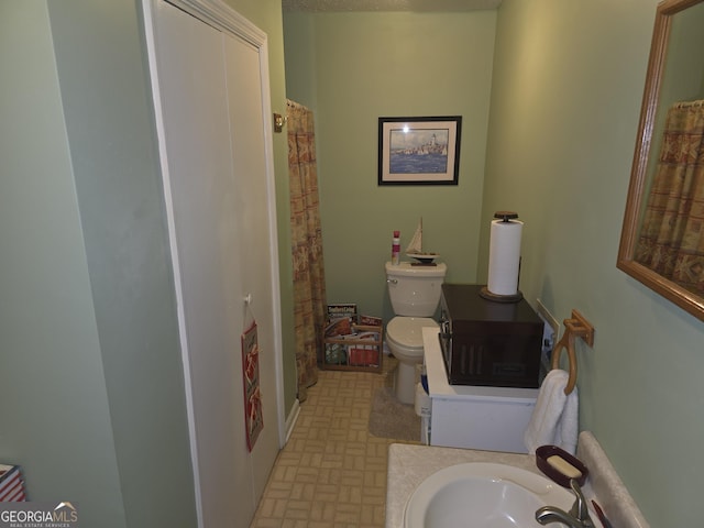 bathroom featuring toilet and sink