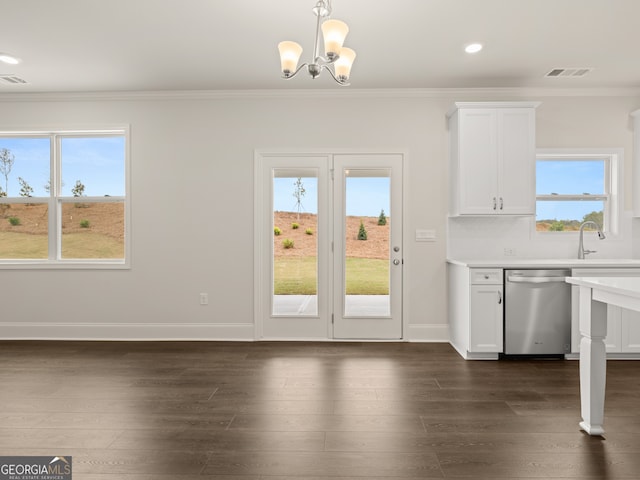 unfurnished dining area featuring dark hardwood / wood-style floors, a notable chandelier, crown molding, and sink