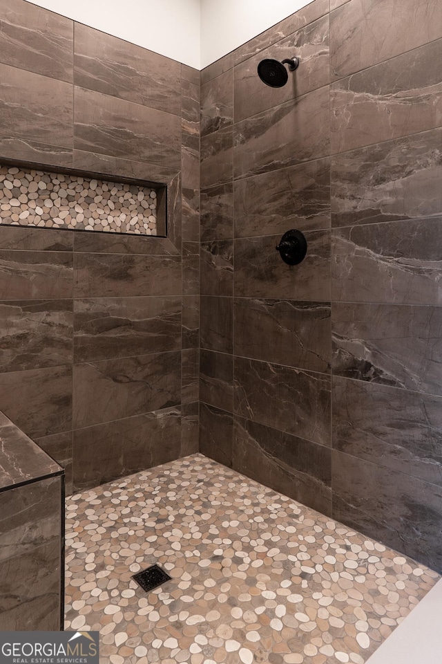 bathroom featuring tiled shower