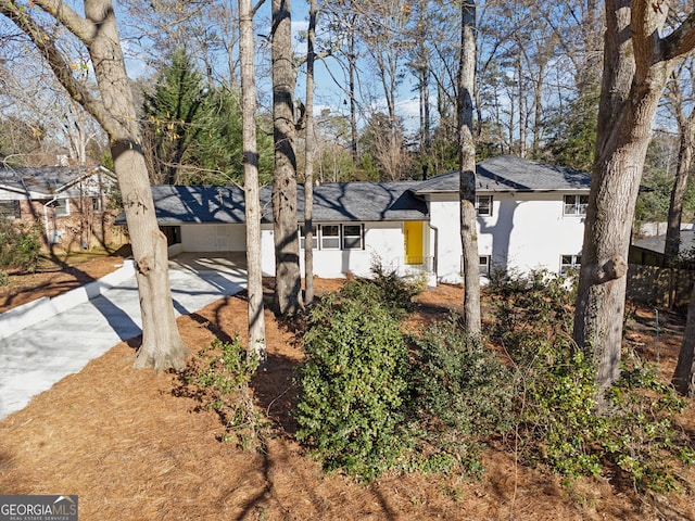 view of front of home featuring a garage