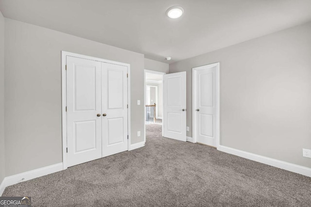 unfurnished bedroom with carpet flooring and a closet