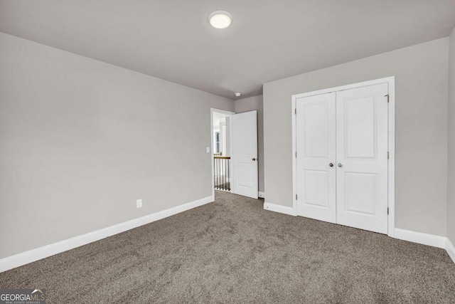 unfurnished bedroom with carpet flooring and a closet