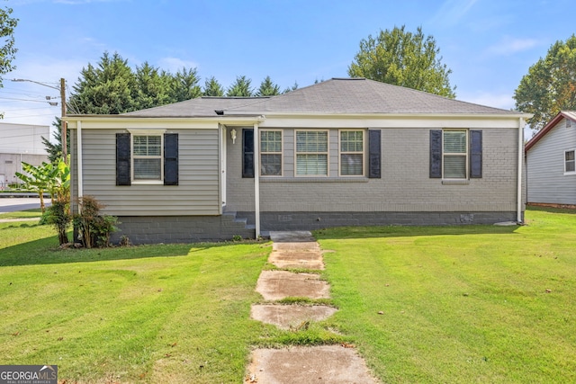 view of front facade with a front lawn