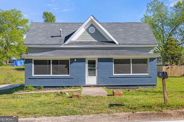 view of front of property with a front yard