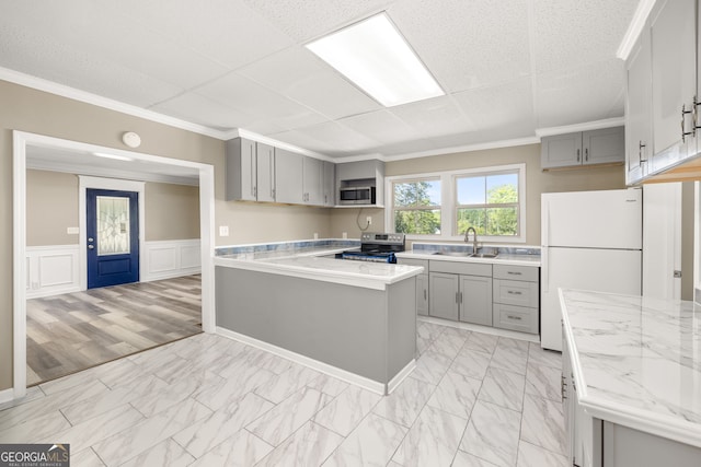 kitchen with gray cabinets, sink, stainless steel appliances, and ornamental molding