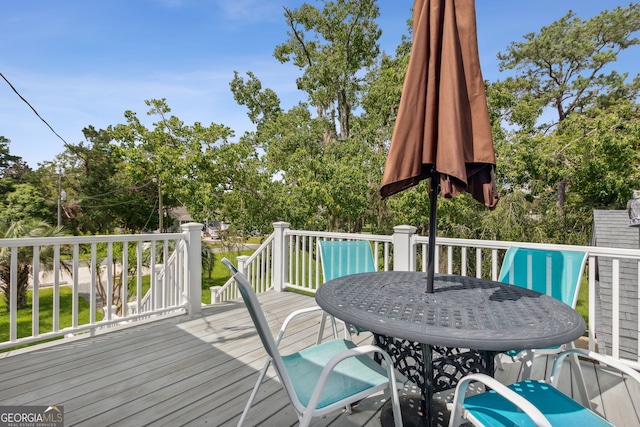 deck featuring outdoor dining area