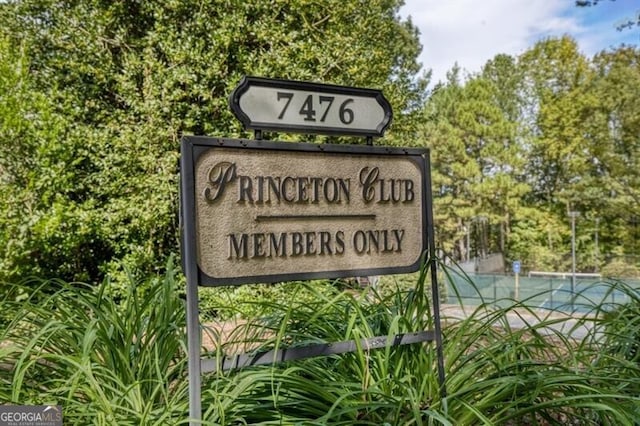 view of community / neighborhood sign