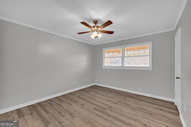 spare room with ceiling fan, light wood-type flooring, and ornamental molding