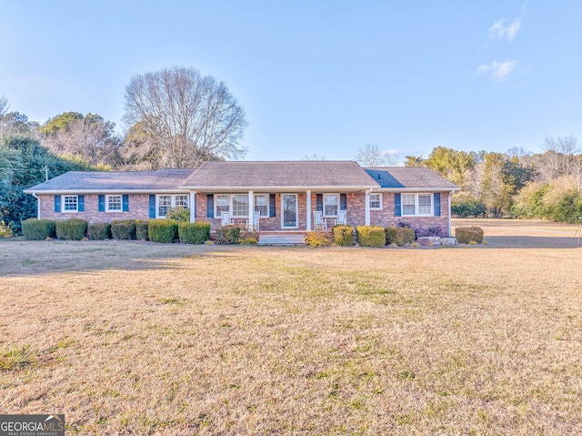 ranch-style house featuring a front yard