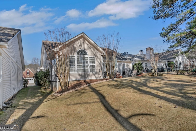 ranch-style home with a front yard