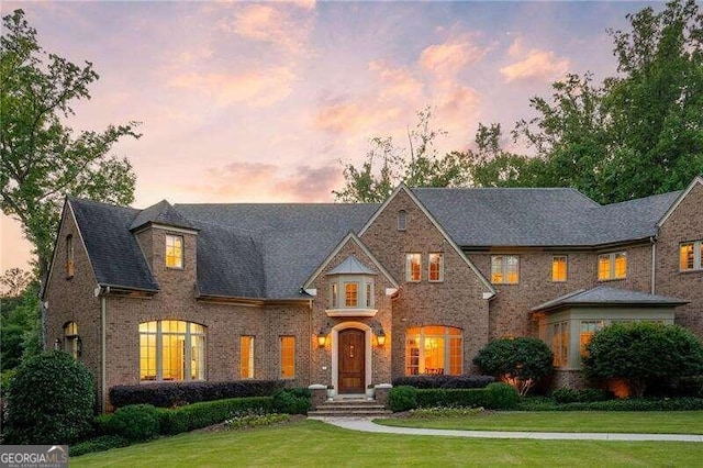 view of front of home featuring a lawn