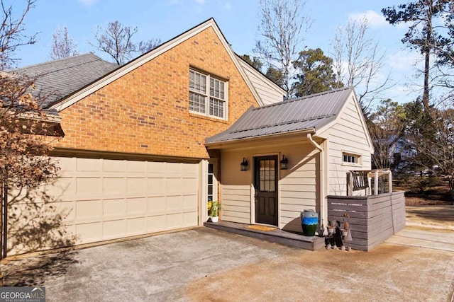 view of front of home with a garage