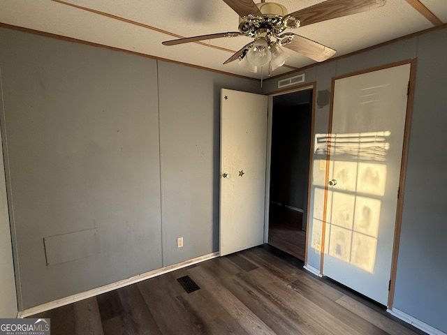 unfurnished room with ceiling fan, hardwood / wood-style floors, a textured ceiling, and ornamental molding