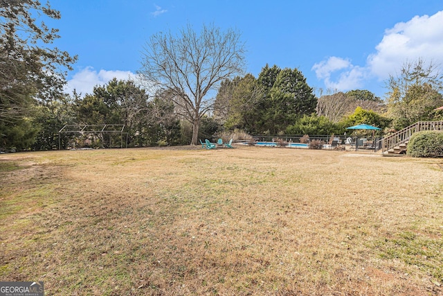 view of yard with a swimming pool