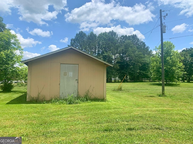 view of outdoor structure featuring a yard