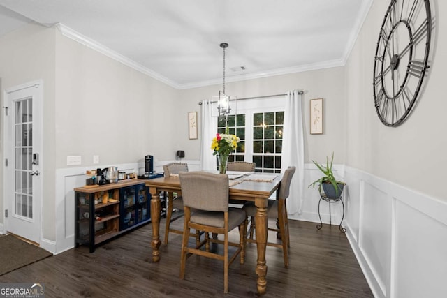 dining room with dark wood-type flooring, an inviting chandelier, and crown molding