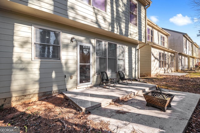 exterior space featuring an outdoor fire pit and a patio area