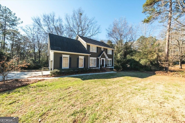 view of front of home featuring a front yard