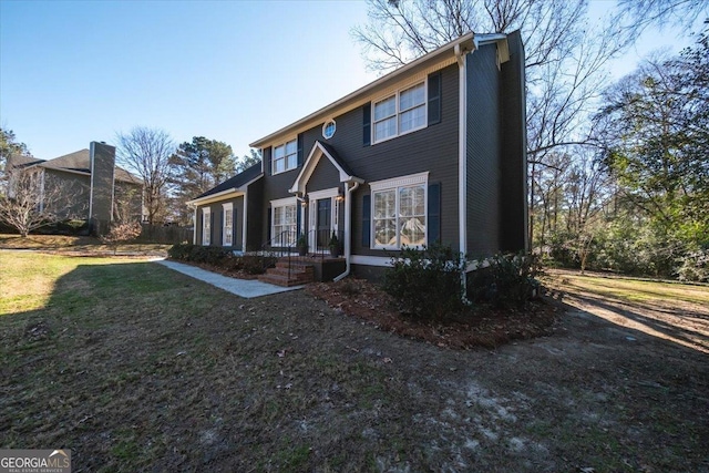 view of front of house featuring a front lawn