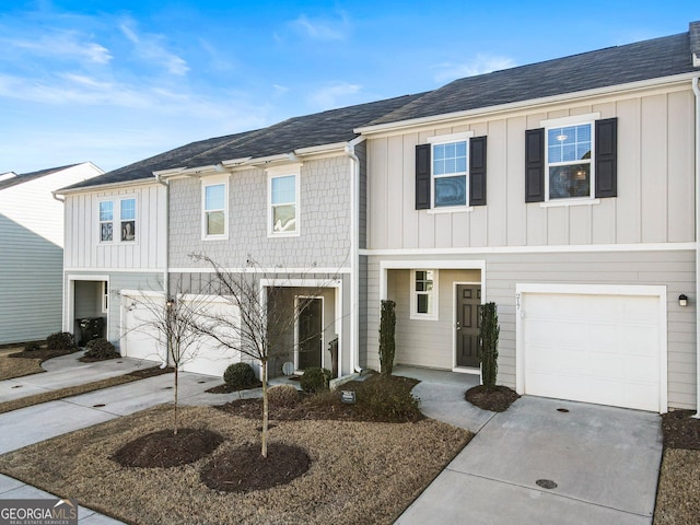 townhome / multi-family property featuring a garage