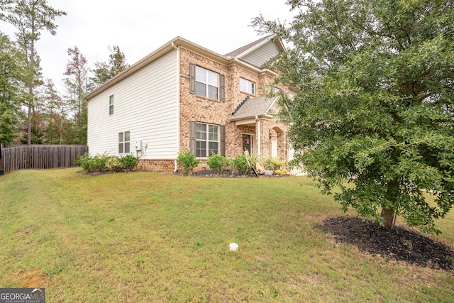 view of front facade with a front lawn