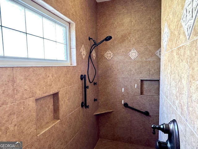 bathroom featuring a tile shower