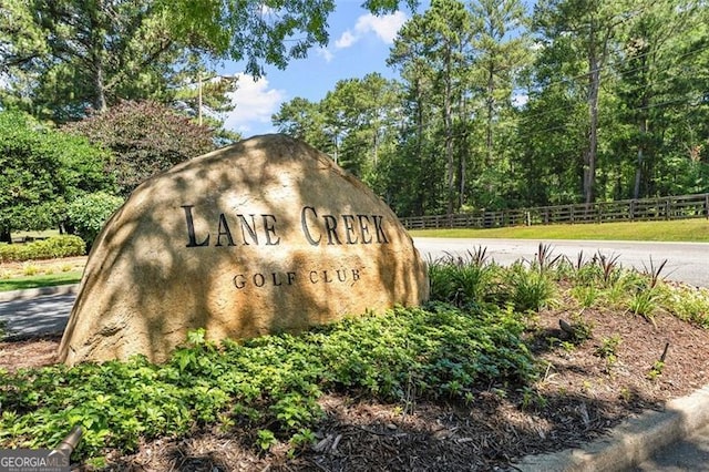 view of community / neighborhood sign