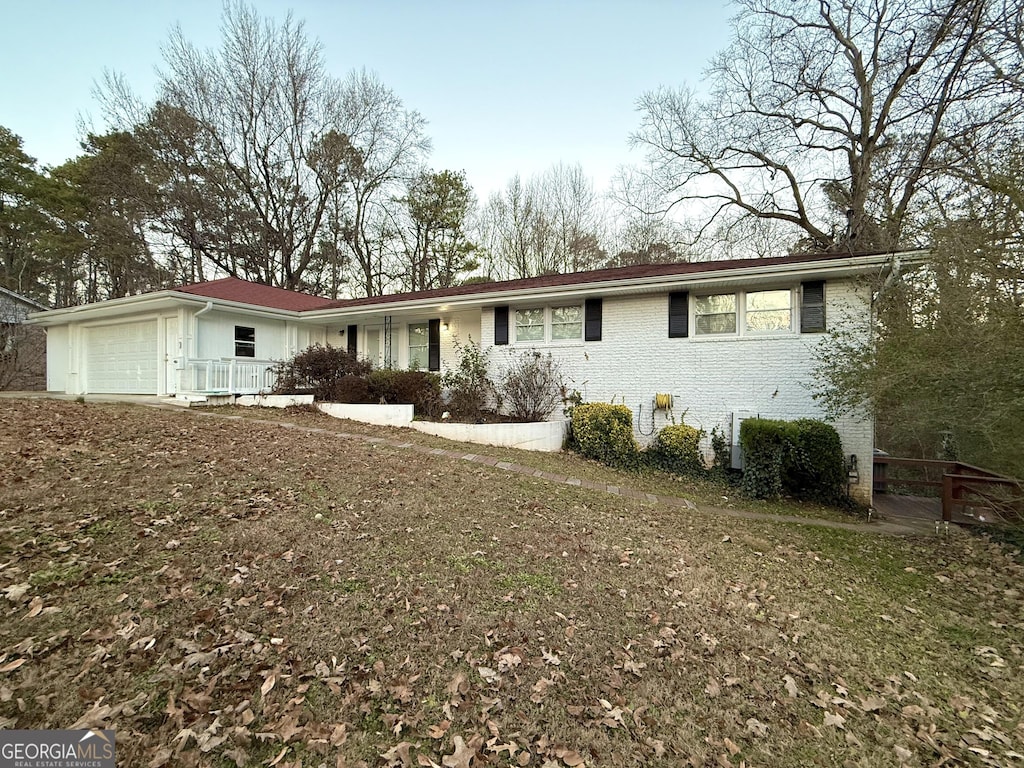 view of front of house with a porch and a garage