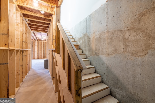 staircase featuring concrete flooring