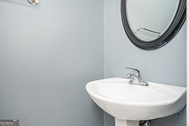 bathroom featuring sink