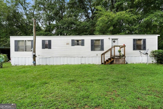 manufactured / mobile home featuring a front lawn