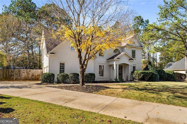 front facade featuring a front lawn