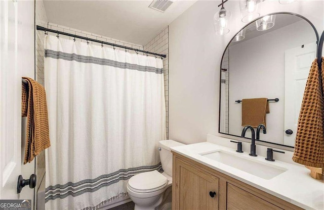 bathroom with toilet, curtained shower, and vanity