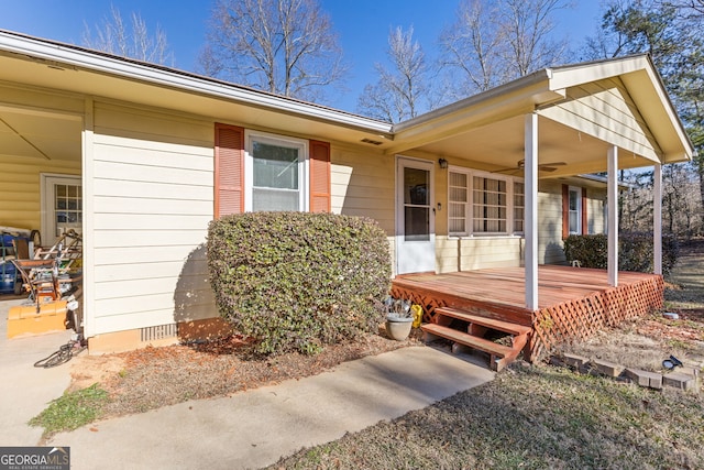 entrance to property featuring a wooden deck