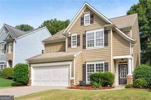 view of front of house featuring a front yard and a garage